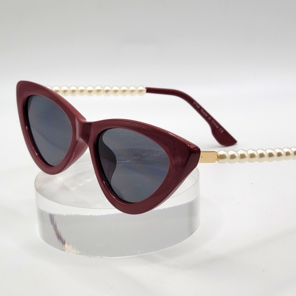 Pearl - Picture 1 of 4